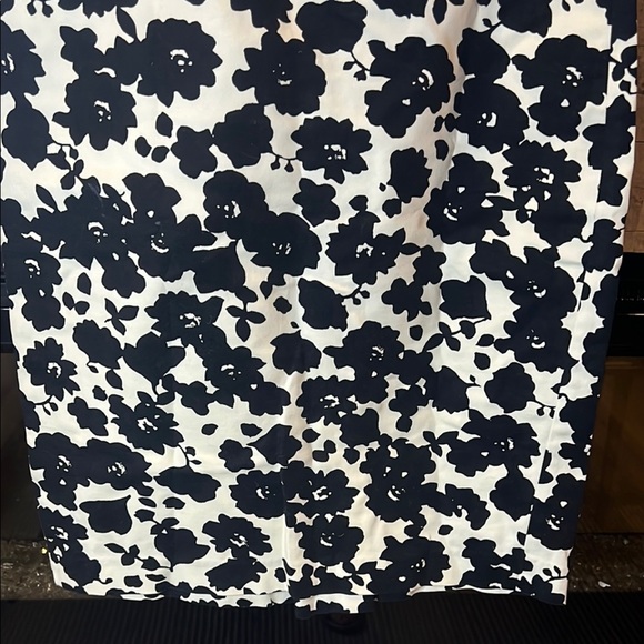 Loft Floral Black and White Floral Skirt size 6 - Picture 6 of 12
